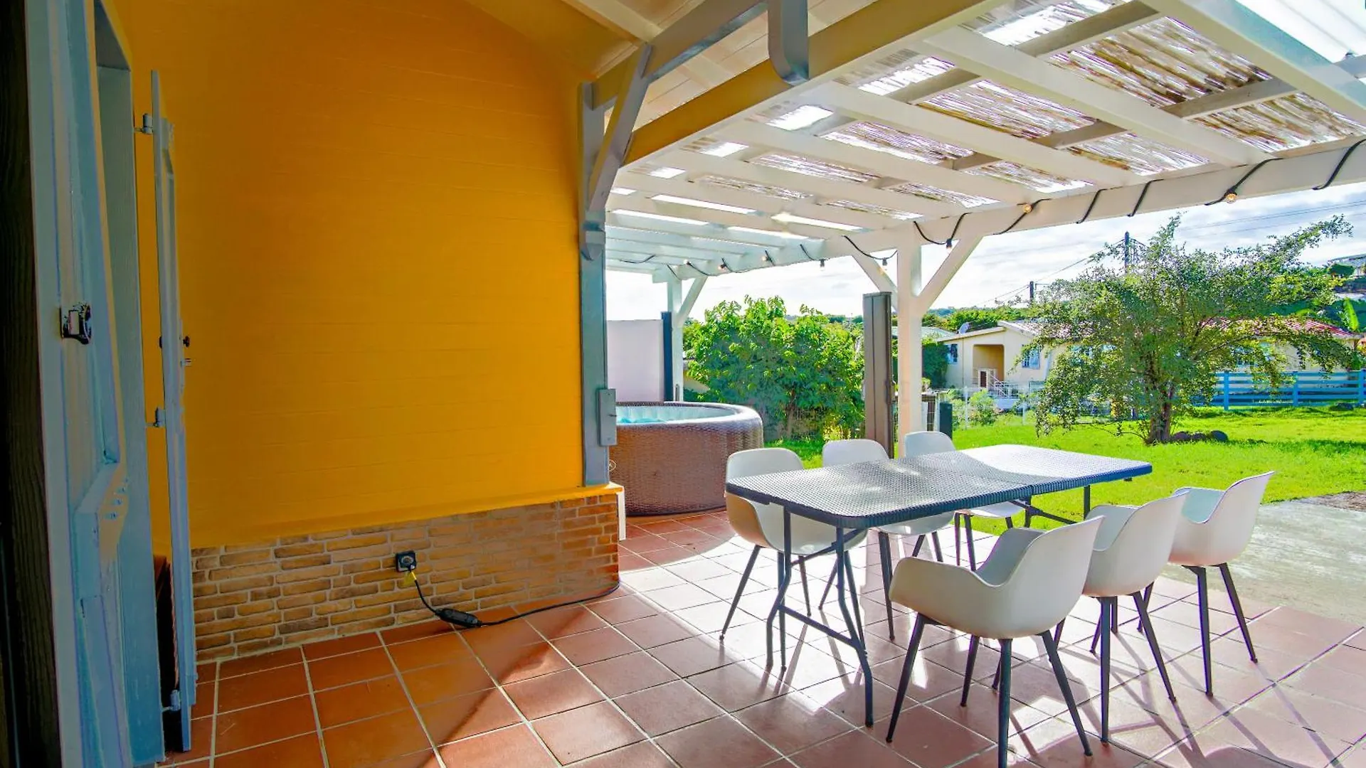 Bungalow Avec Jacuzzi Et Evenements Autorises サンタンヌ マルティニーク