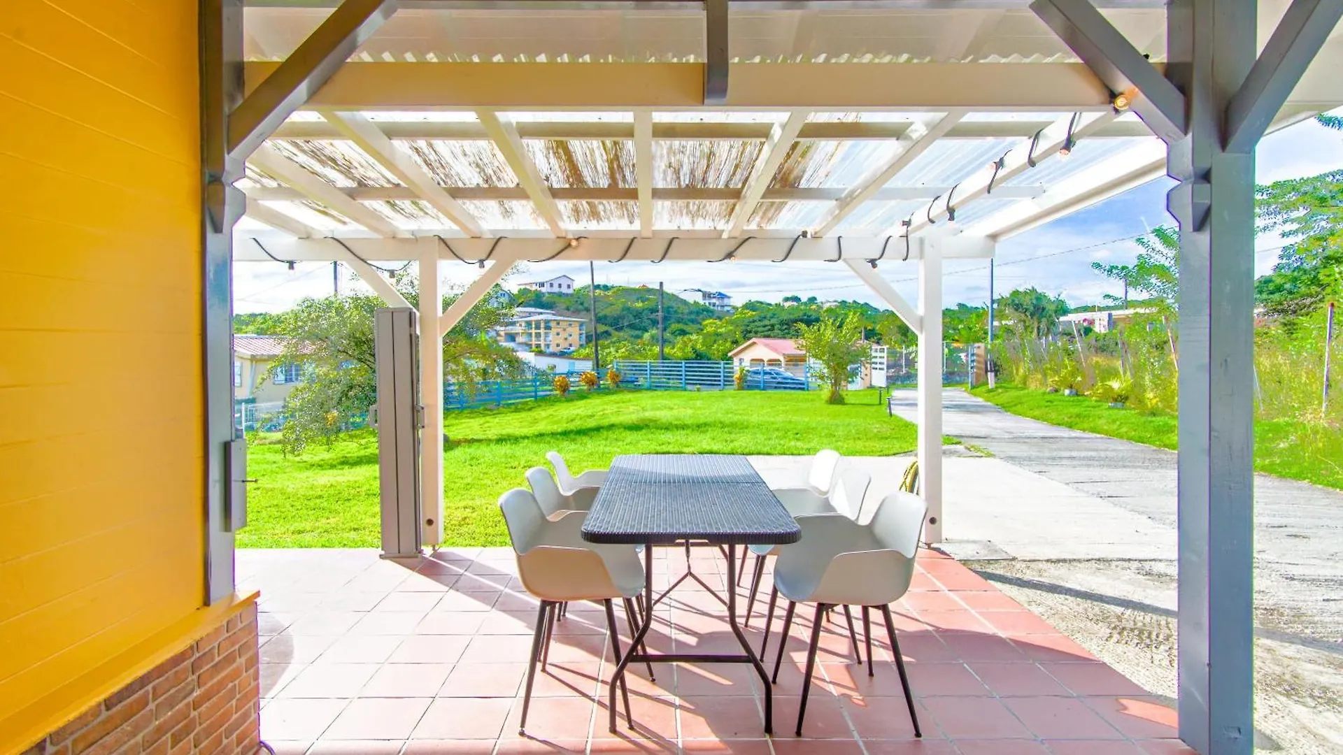 Bungalow Avec Jacuzzi Et Evenements Autorises サンタンヌ