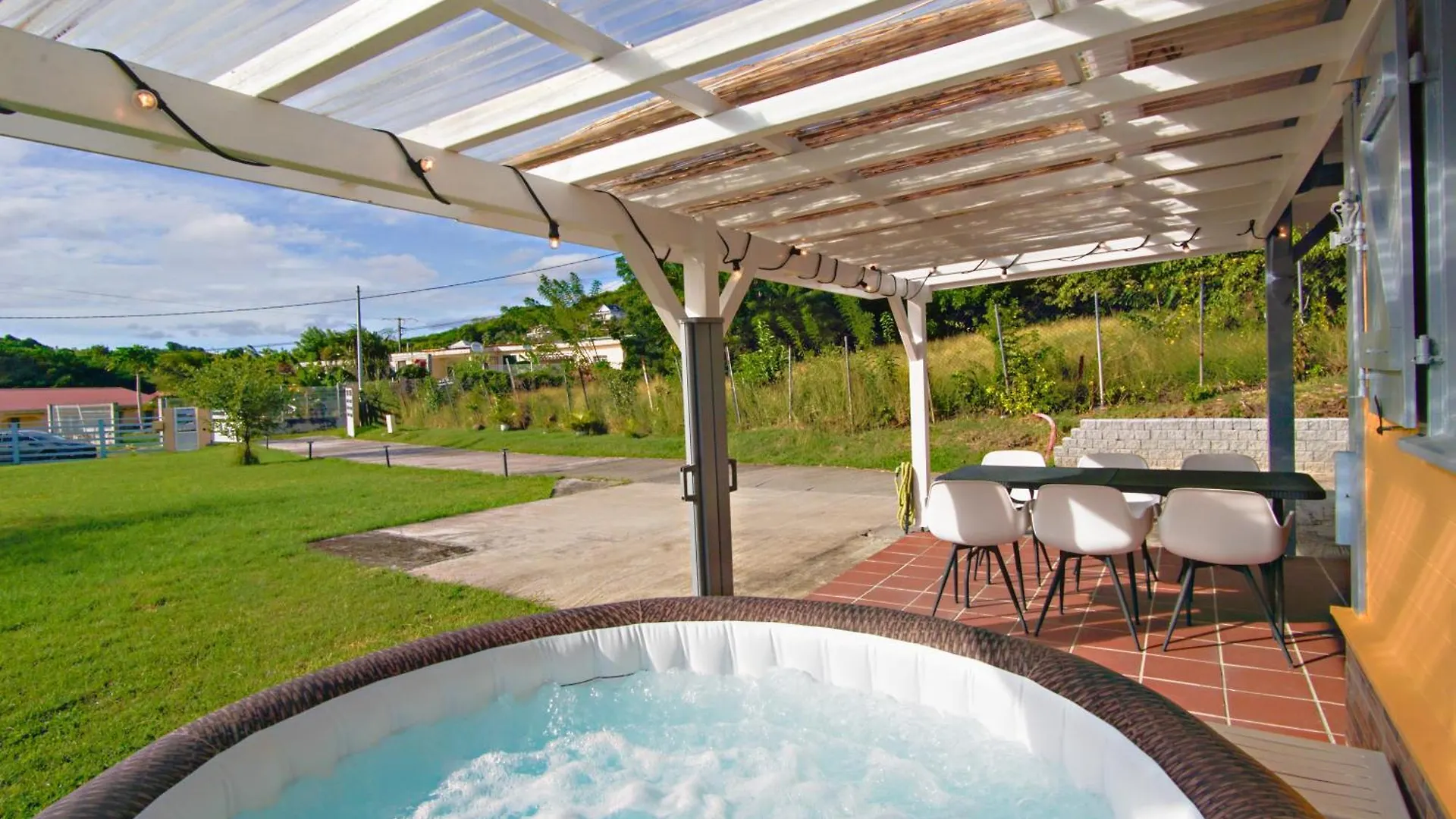 別荘 Bungalow Avec Jacuzzi Et Evenements Autorises サンタンヌ