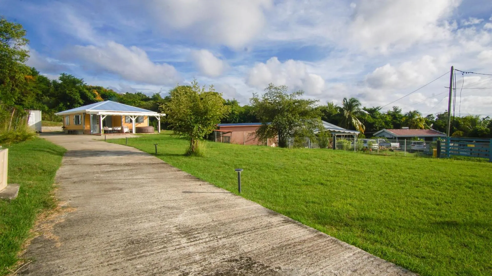 Bungalow Avec Jacuzzi Et Evenements Autorises サンタンヌ