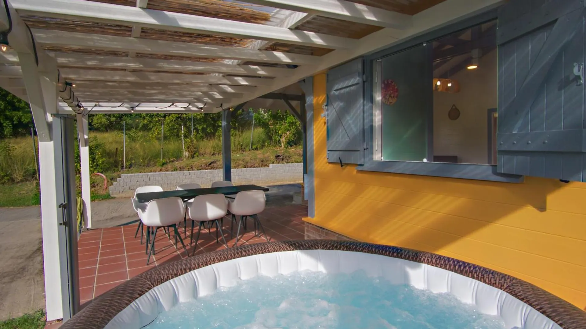 Bungalow Avec Jacuzzi Et Evenements Autorises サンタンヌ