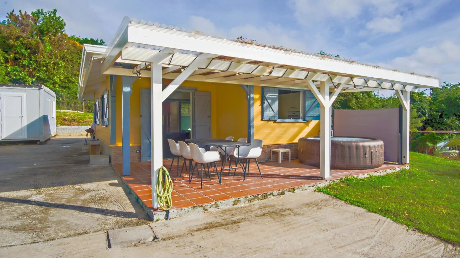 別荘 Bungalow Avec Jacuzzi Et Evenements Autorises サンタンヌ