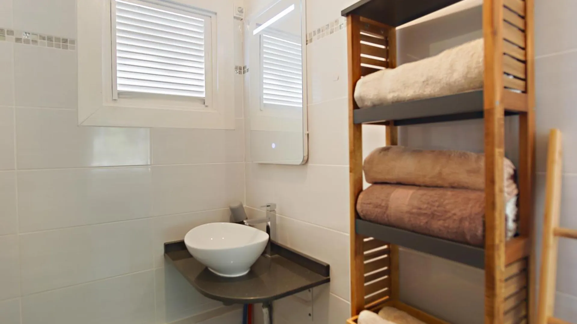 Bungalow Avec Jacuzzi Et Evenements Autorises サンタンヌ 0*,  マルティニーク