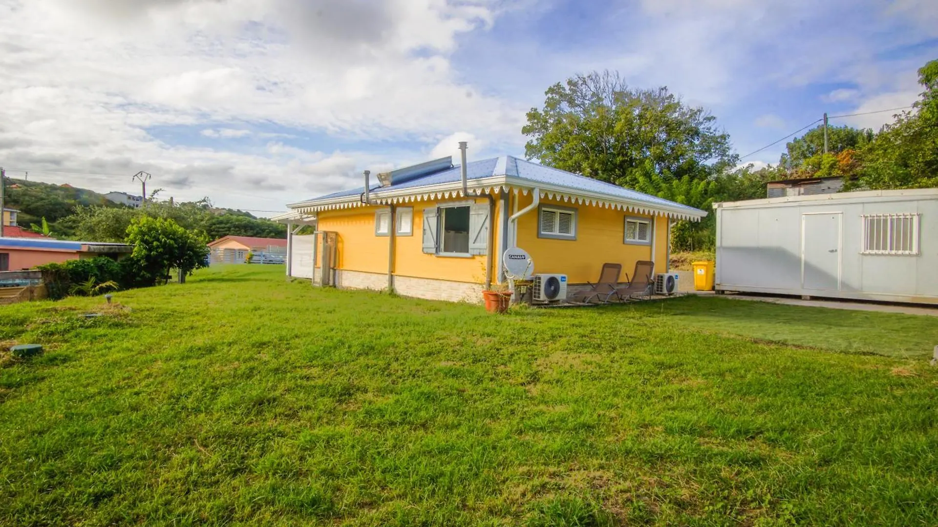 Vakantiehuis Bungalow Avec Jacuzzi Et Evenements Autorises Sainte-Anne