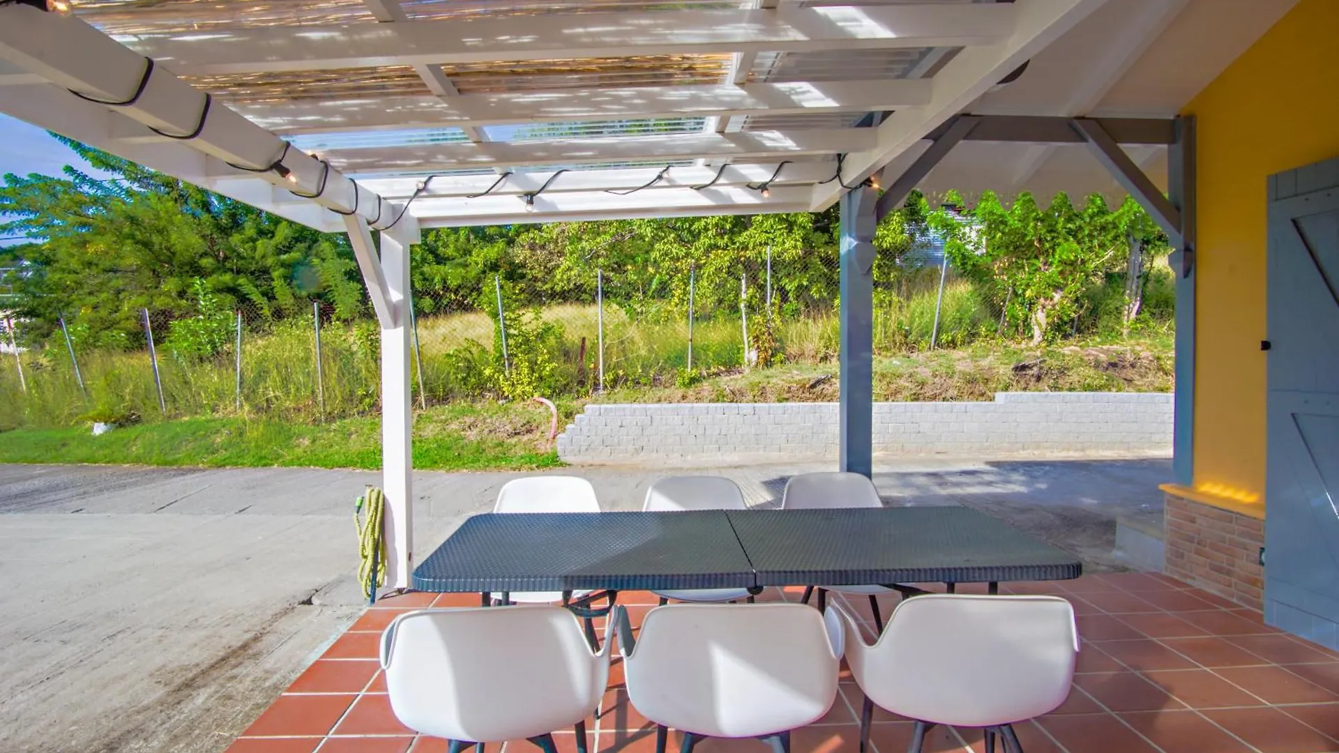 Vakantiehuis Bungalow Avec Jacuzzi Et Evenements Autorises Sainte-Anne