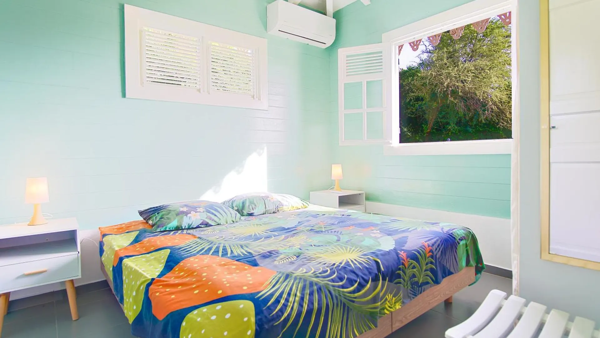 Bungalow Avec Jacuzzi Et Evenements Autorises Sainte-Anne 0*,