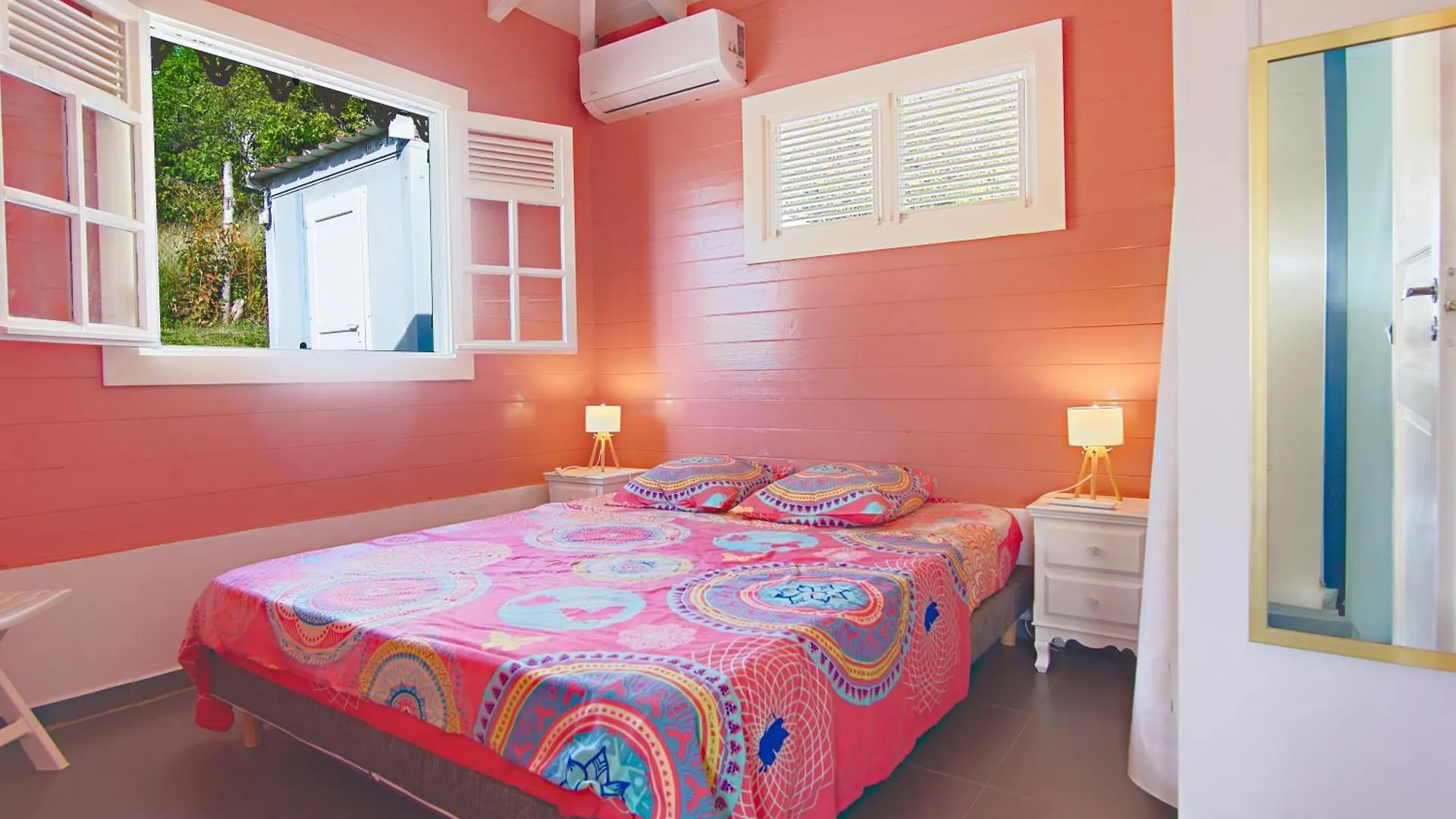 Bungalow Avec Jacuzzi Et Evenements Autorises Sainte-Anne