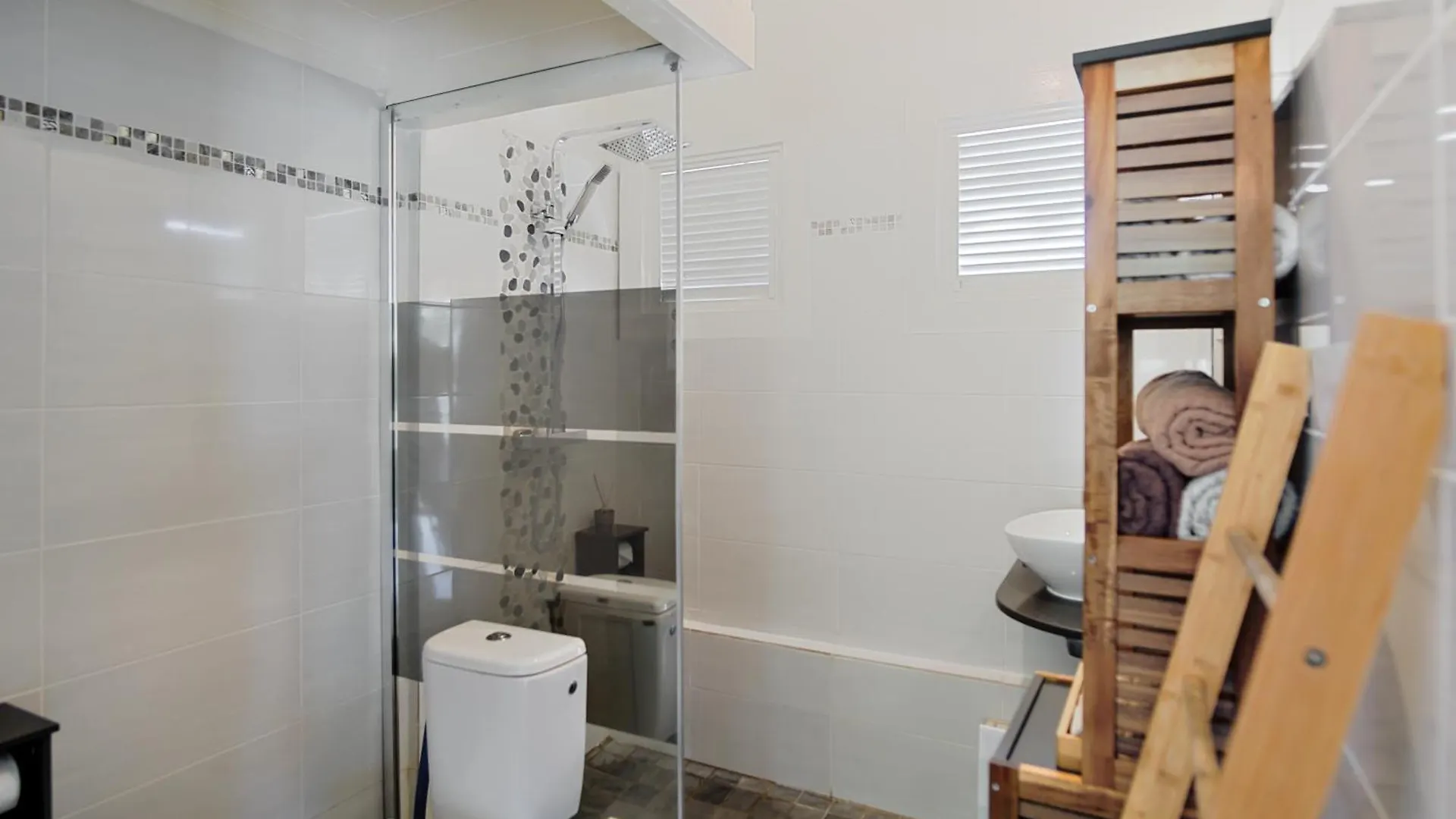 Bungalow Avec Jacuzzi Et Evenements Autorises Sainte-Anne Vakantiehuis